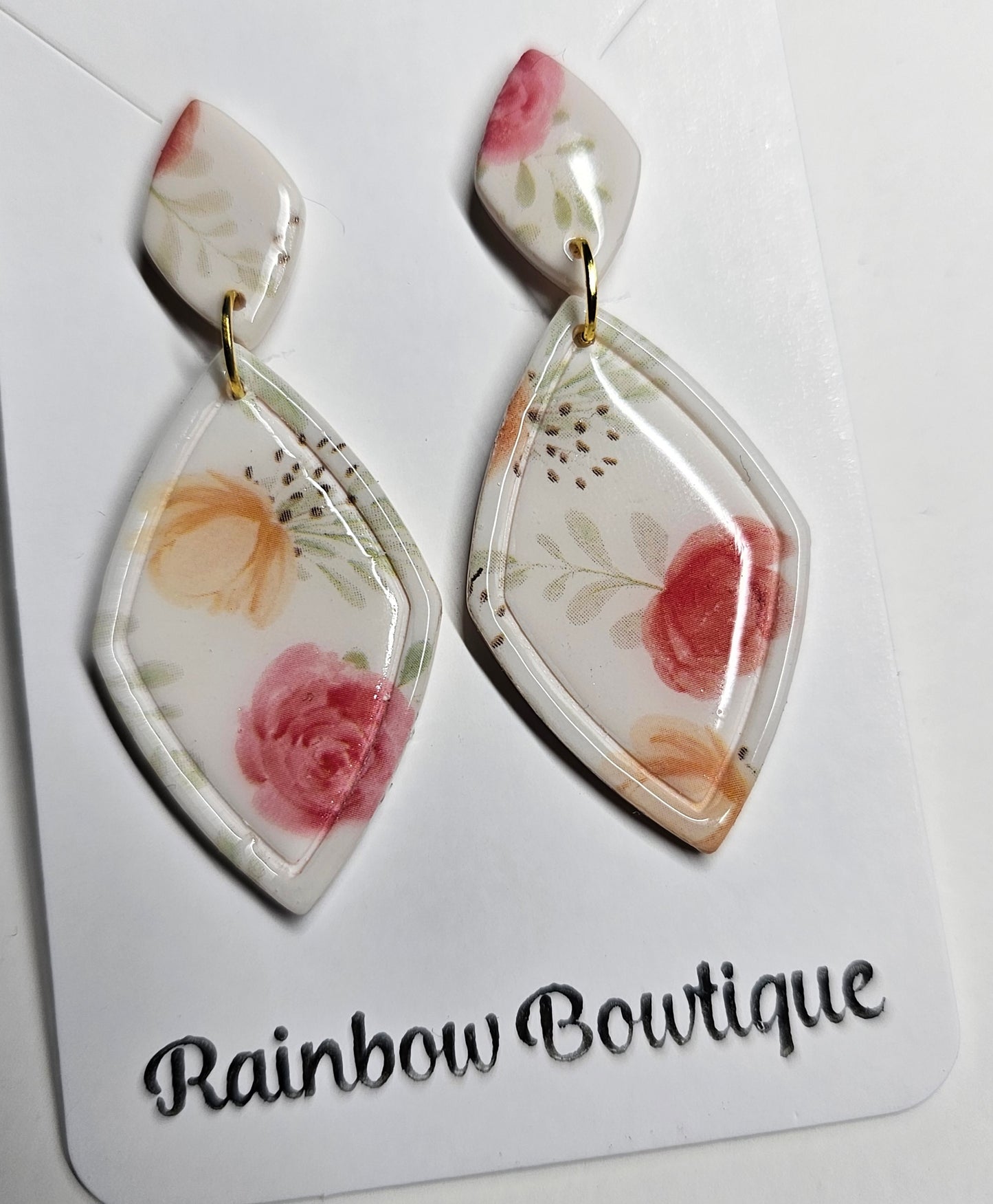 Flower diamond shaped earrings