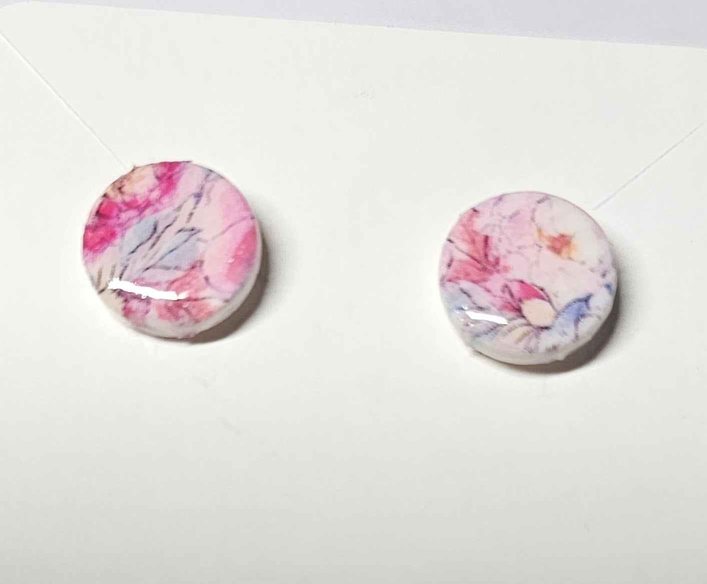 Floral round stud earrings