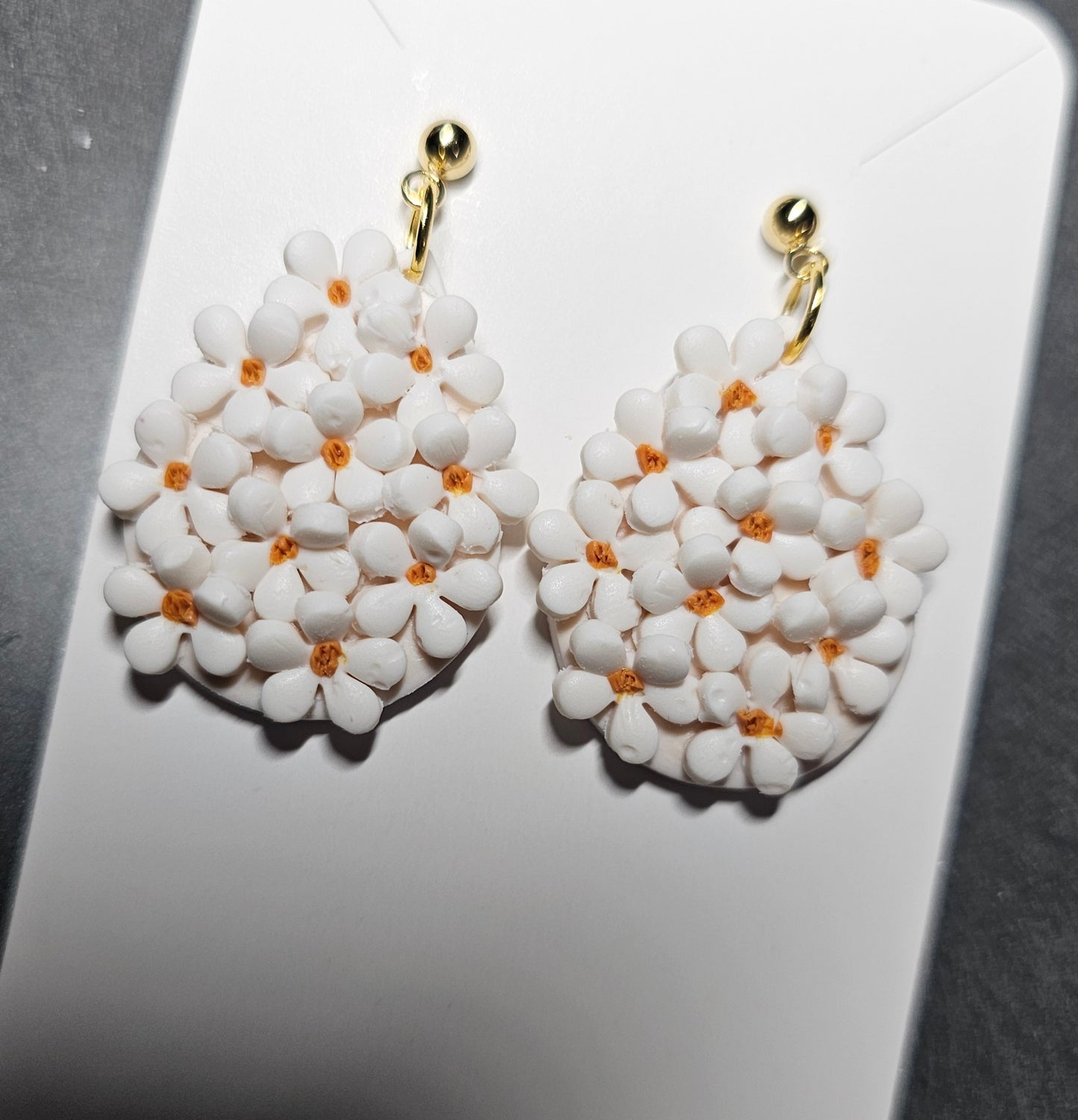 Daisy dangle earrings