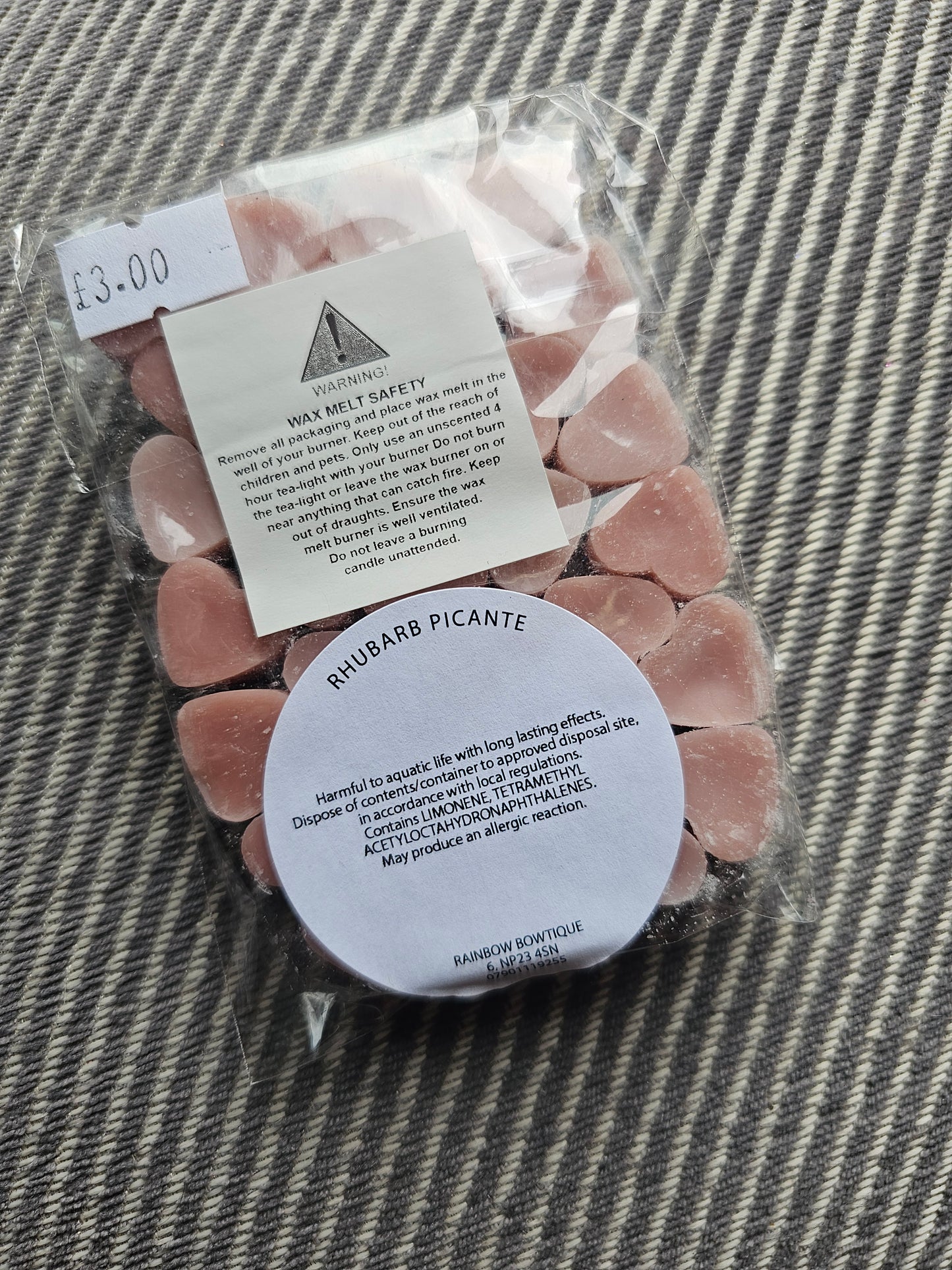 Rhubarb picante wax melt hearts