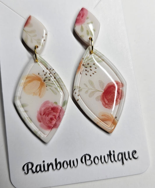 Flower diamond shaped earrings