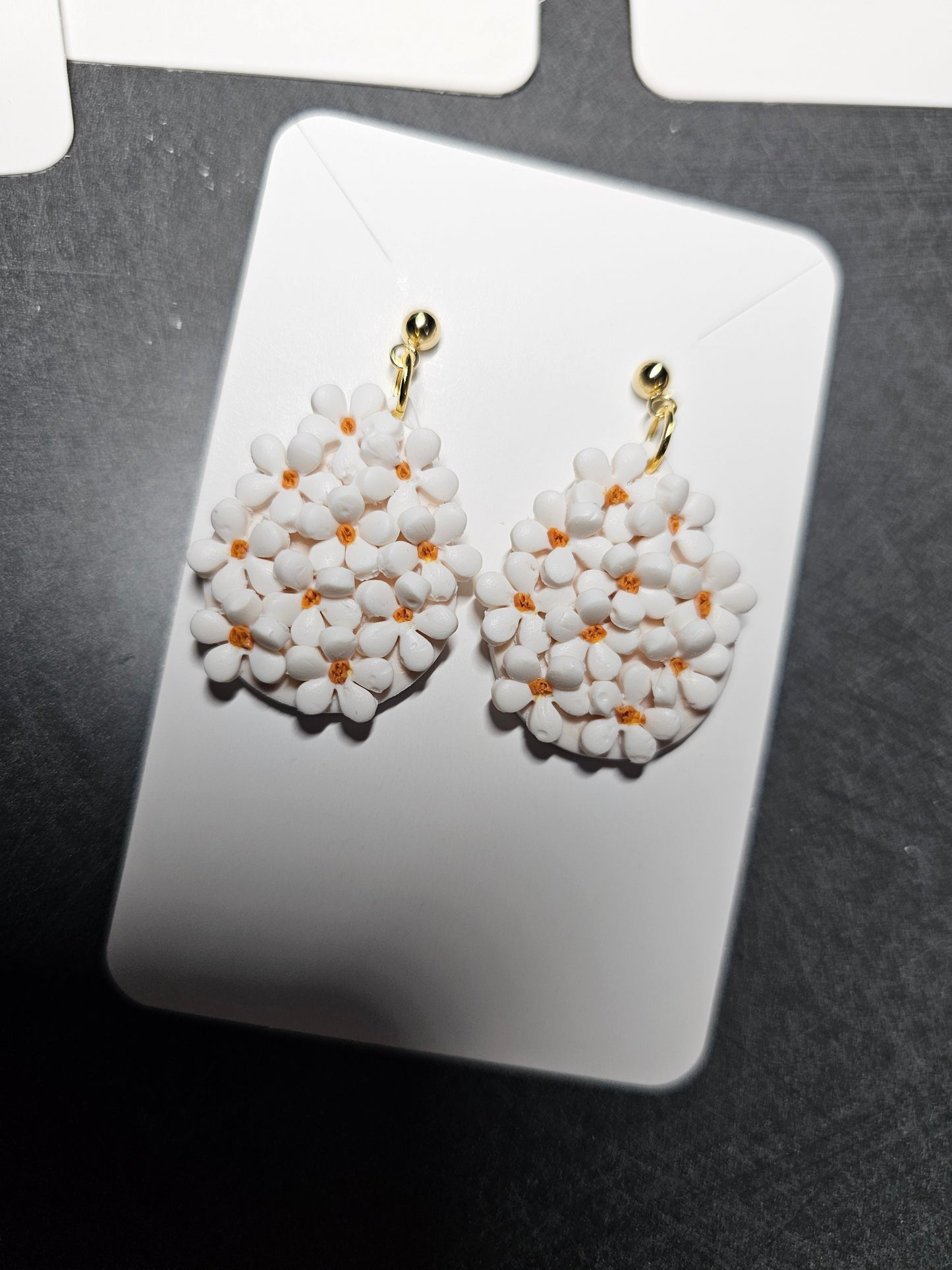 Daisy dangle earrings