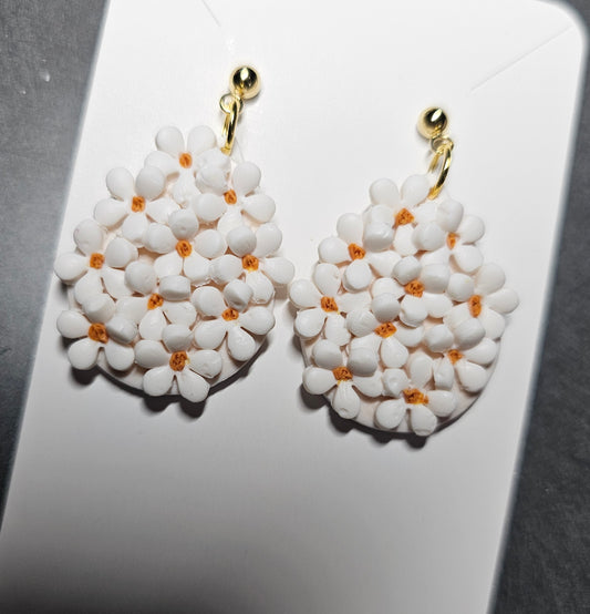 Daisy dangle earrings