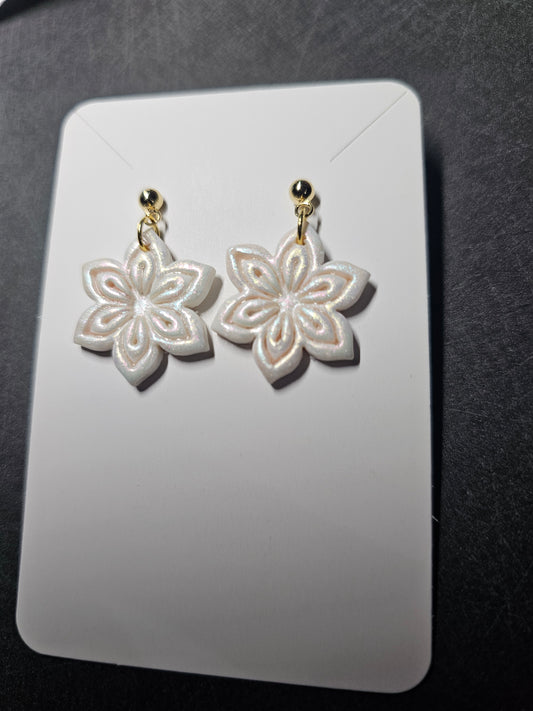 Pearlescent flower earrings
